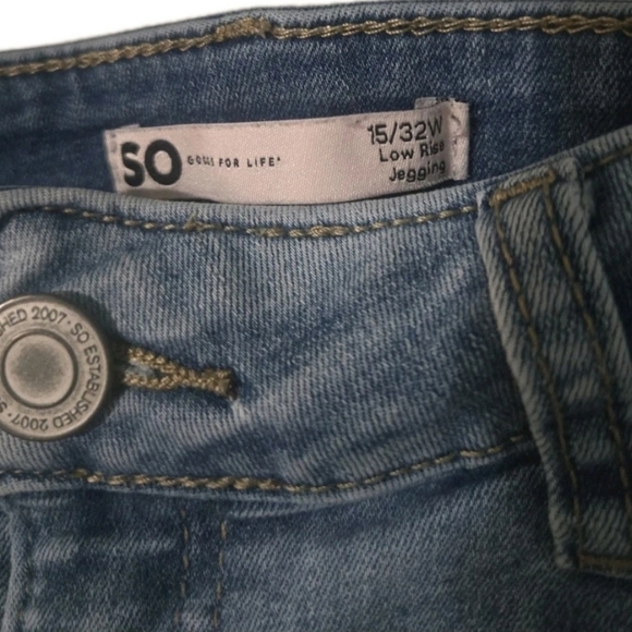 NWOT Distressed Jeans 15/32W - Picture 4 of 4